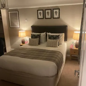 Oak Tree & Parking Bed & Breakfast